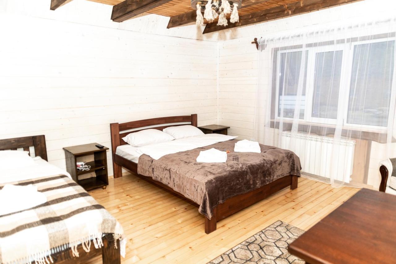 ホテル Wood House Pilipets エクステリア 写真