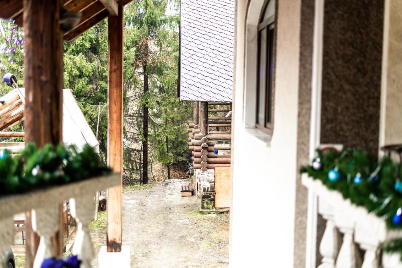 ホテル Wood House Pilipets エクステリア 写真