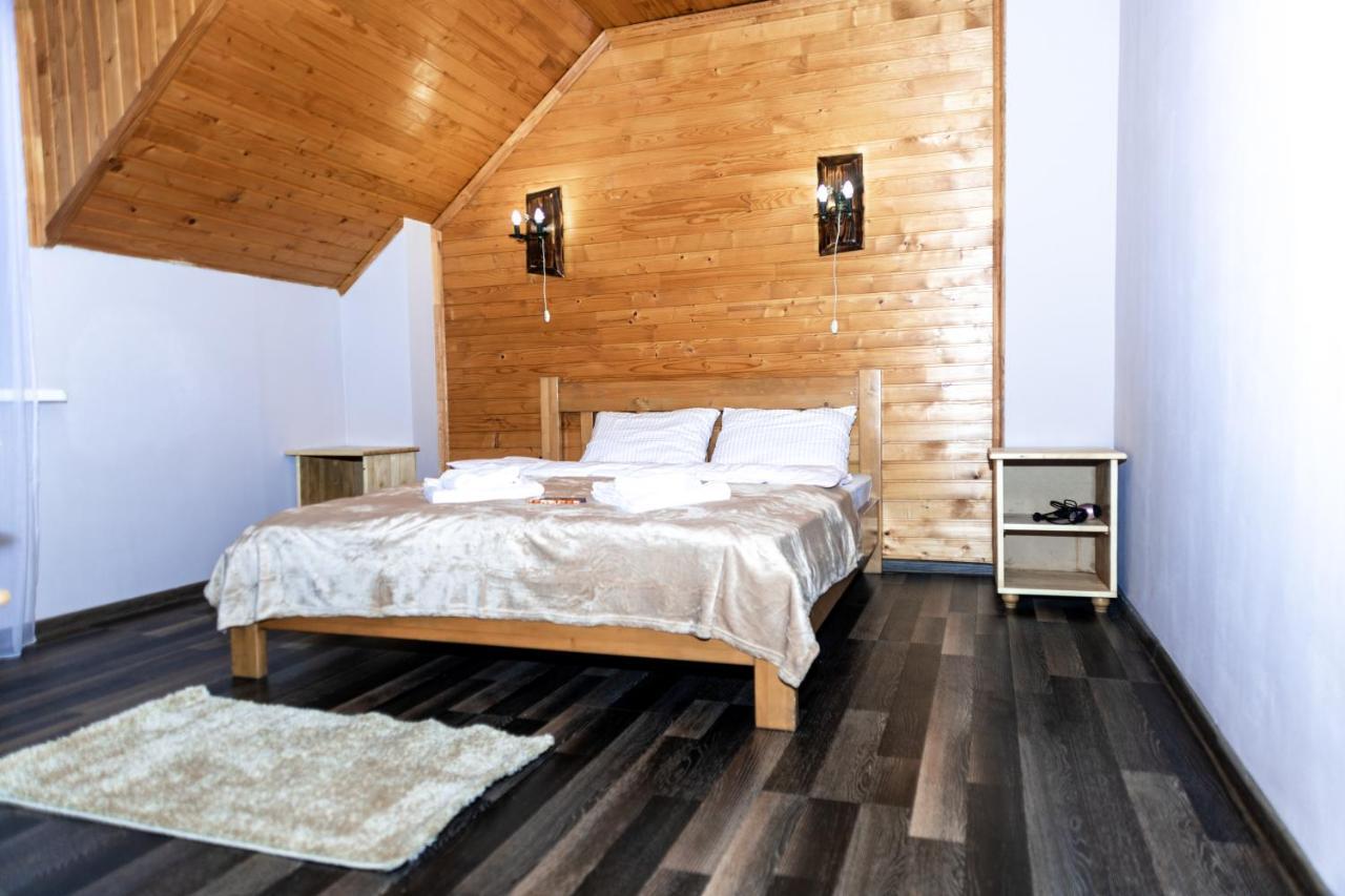 ホテル Wood House Pilipets エクステリア 写真