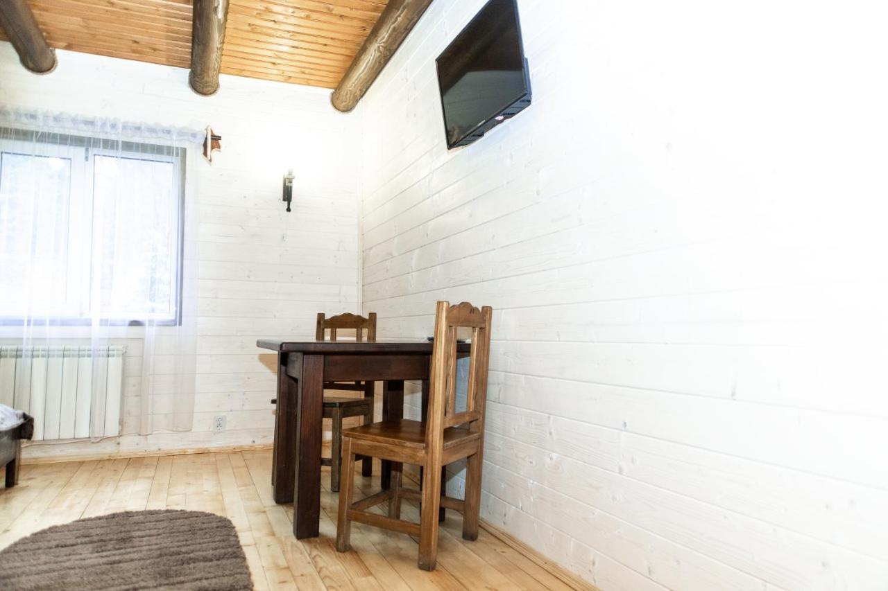 ホテル Wood House Pilipets エクステリア 写真