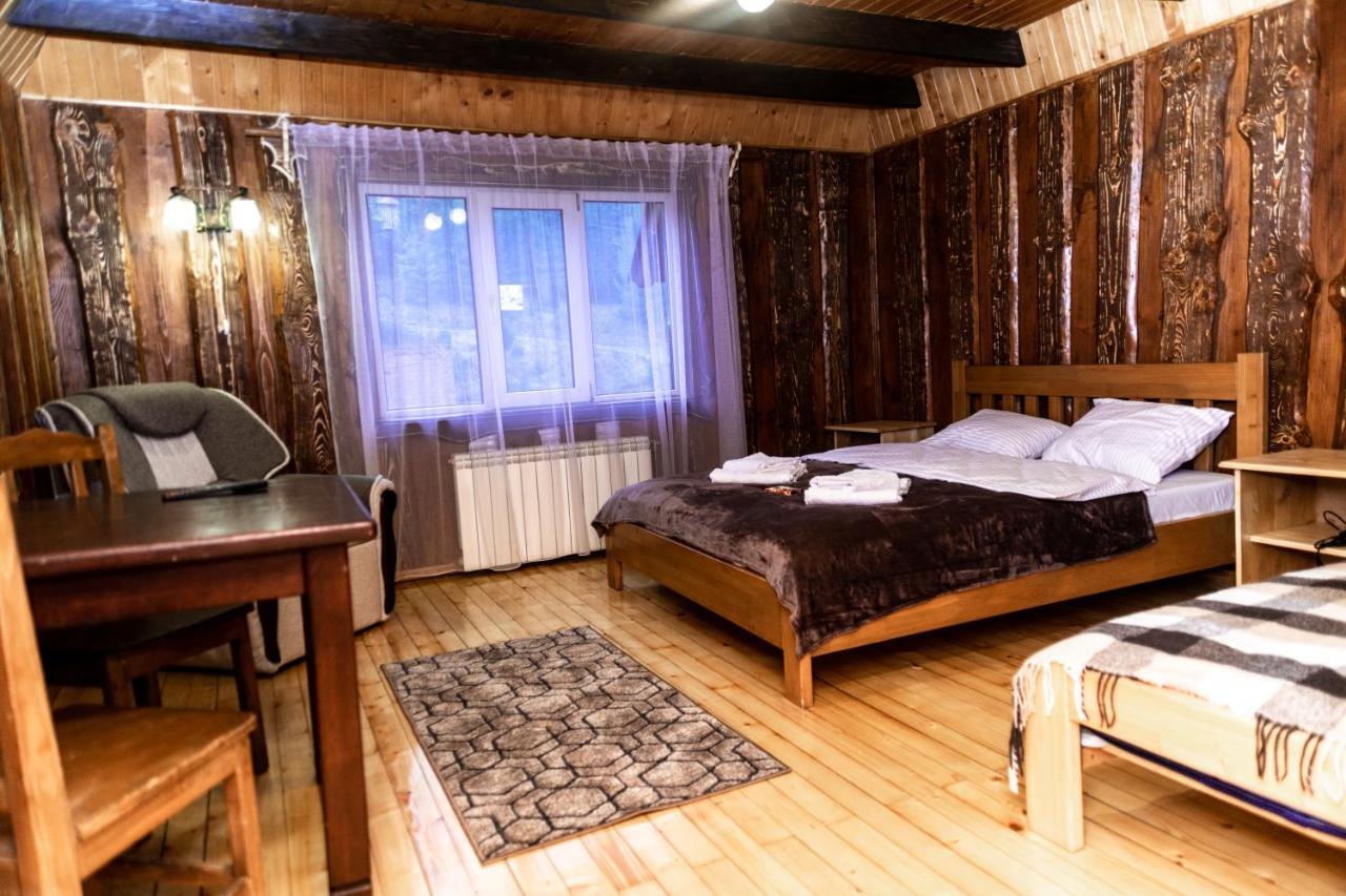 ホテル Wood House Pilipets エクステリア 写真