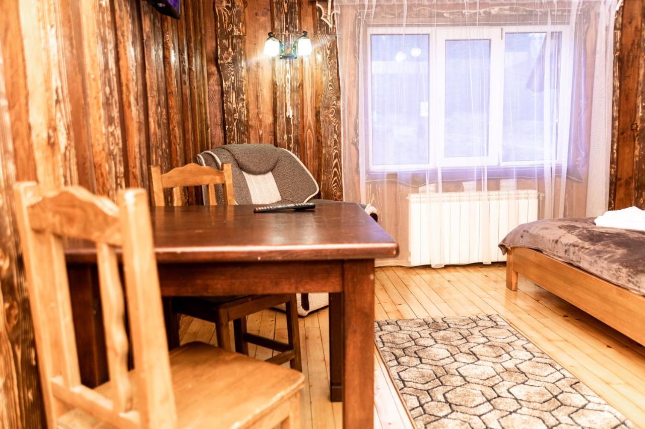 ホテル Wood House Pilipets エクステリア 写真