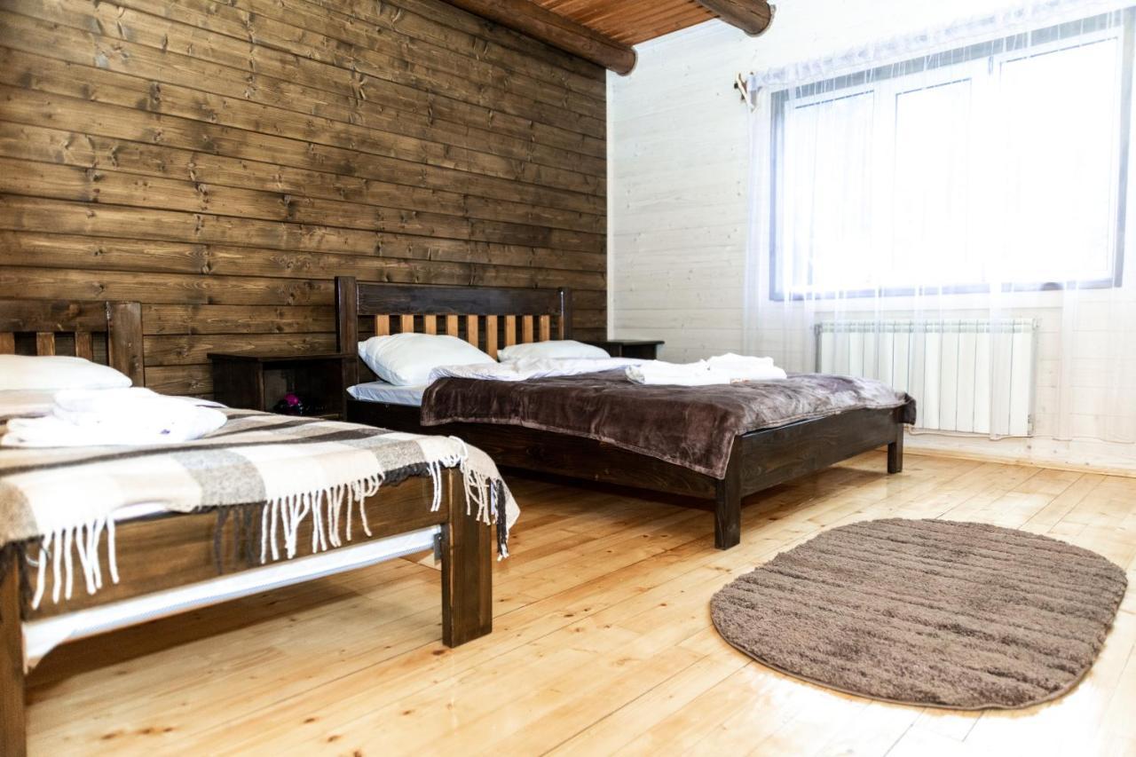 ホテル Wood House Pilipets エクステリア 写真